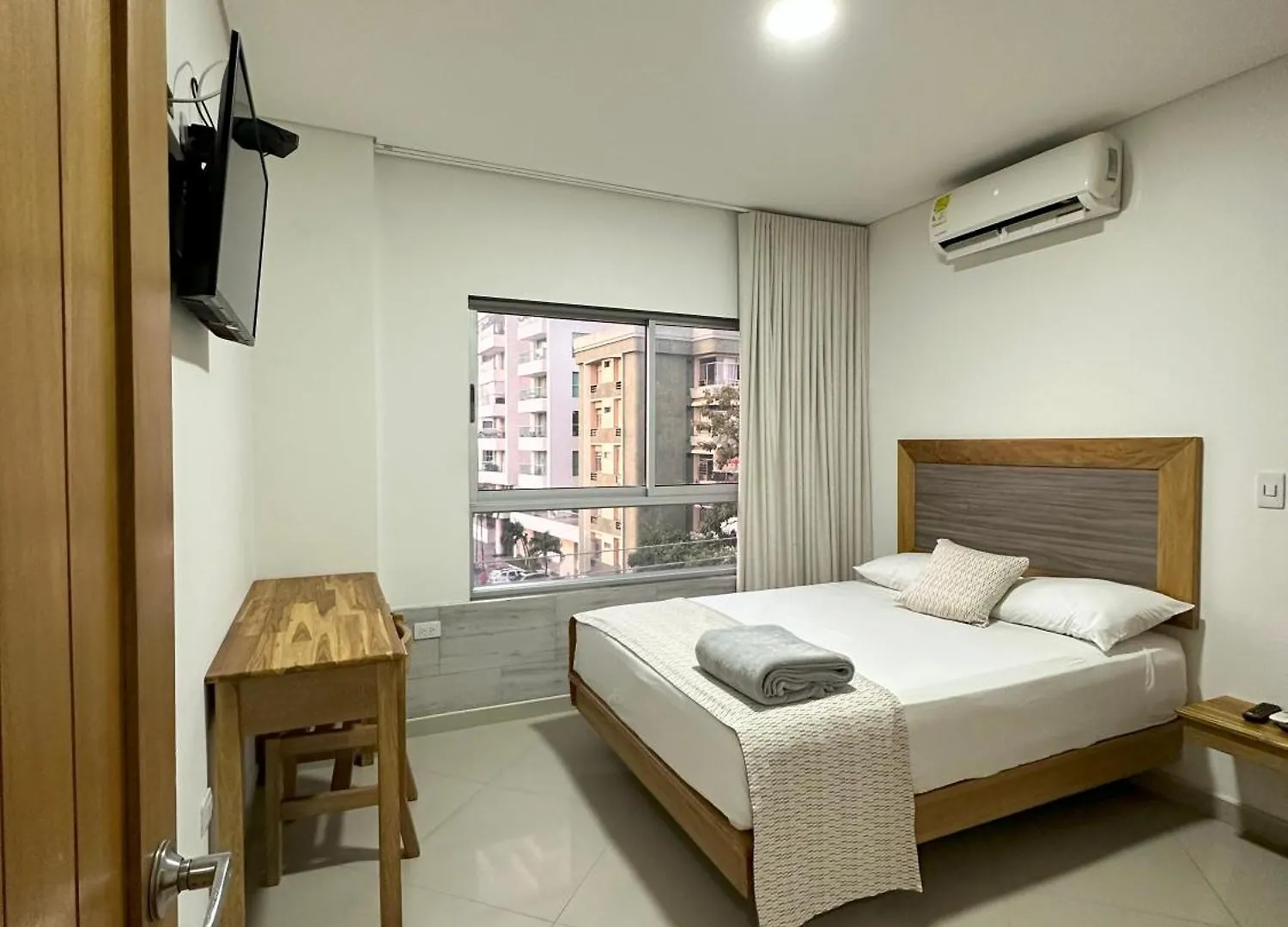 Hotel El Faro - Desayunos Incluidos - Manga, Cartagena Colombia